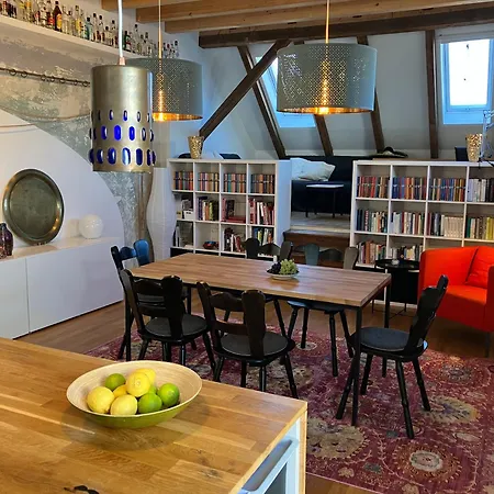 Loft-wohnung Mit Ausblick Und Terrasse *